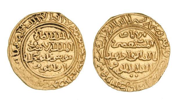 Twee zijden van een gouden munt met Arabische tekstregels en cirkelvormige randschriften