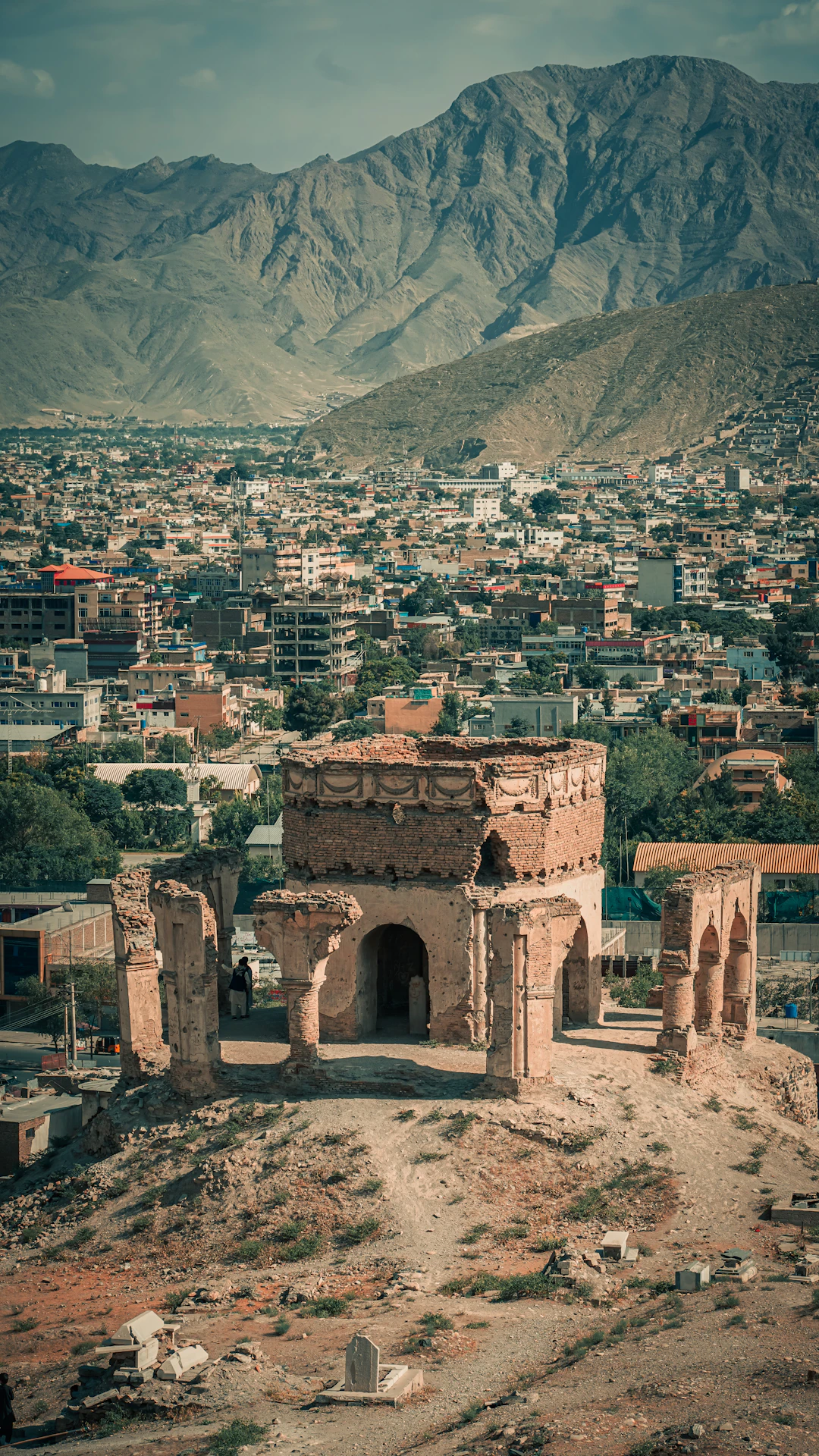 وێنەی سەرەکی بۆ وتاری «گەڕان بە ناو شوێنەوارە دیارەکانی میرات و مێژووی کورددا».